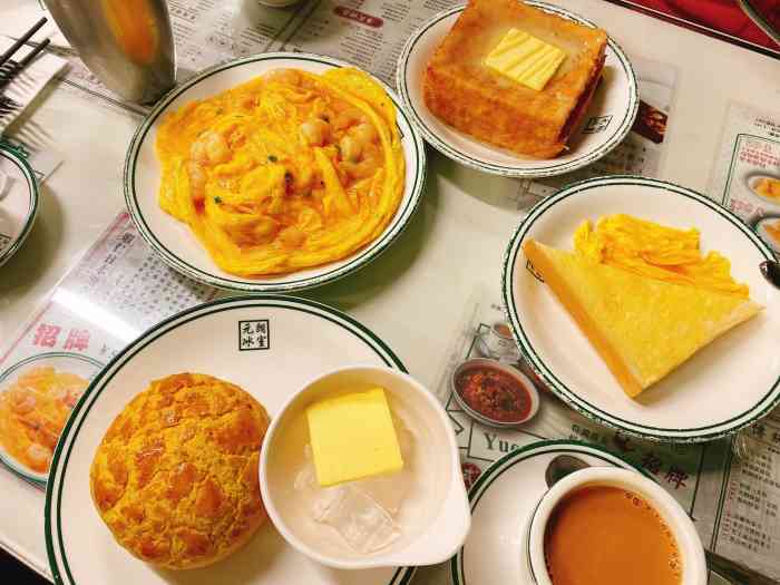 虽然国庆 但是也没排多久的队~ 朋友也都觉得很满意我觉得元朗冰室最