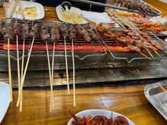 -哈尔滨小酒馆·鲜肉现穿自助烧烤(康新花园店)