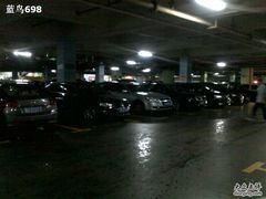 -大润发杨浦店-停车场