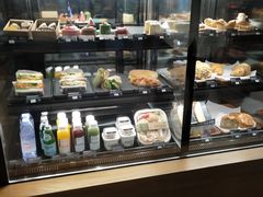 面包甜点陈列柜-星巴克(广州光明广场店)