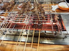 -哈尔滨小酒馆·鲜肉现穿自助烧烤(康新花园店)