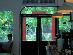 -彳亍咖啡·这里(水湾路店)