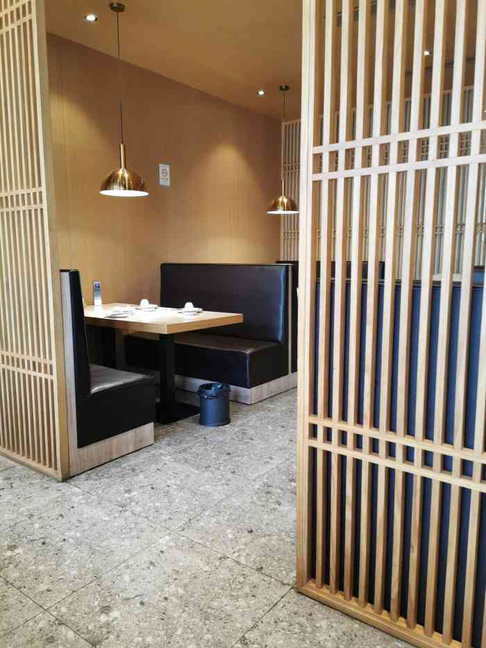 味庄(辽阳西路店)-"朋友生日选择了这家餐厅位置很好找 门口.