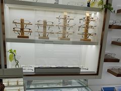 -翰佐蔡司小乐圆·依视路星趣控·暴龙眼镜折扣店