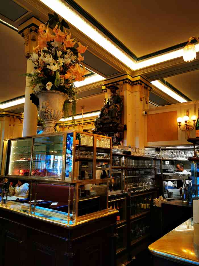 双叟咖啡馆-"慕名而来,千层酥很好吃,主要还是为了怀旧.