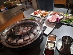 -围炉肉舍•炭烤活鳗•丹东海鲜烤肉(步行街店)