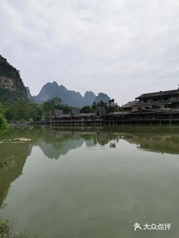 一条竹筏可以坐15人左右