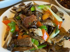 鹿茸菌炒腊肉-妈妈的味道·腾冲特色菜(和顺古镇店)