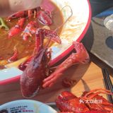 整体店铺也太大了叭哈哈哈 全场坐满的那种氛围感很绝