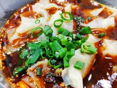 2两抄手-秦云老太婆摊摊面(磁器口店)