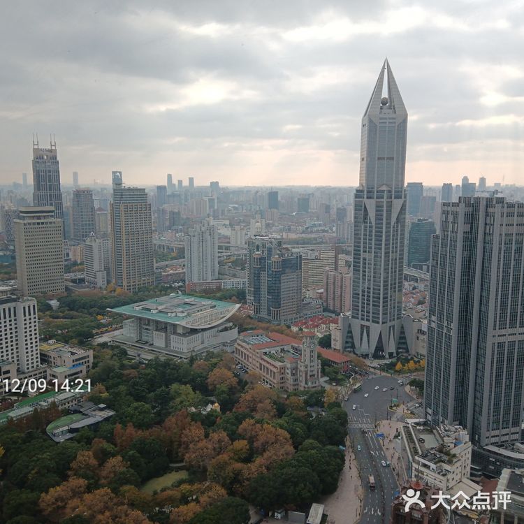 上海市南京路新世界丽笙大酒店45层旋转餐厅