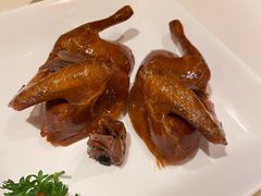 脆皮乳鸽-利苑酒家(合景国际金融广场店)