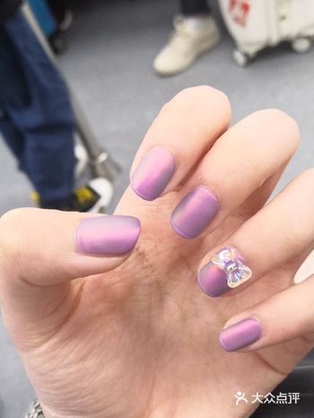 小姐姐很耐心很热情,修死皮会问我疼不疼啊,会跟我们聊