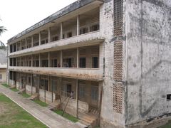 -吐斯廉屠杀博物馆