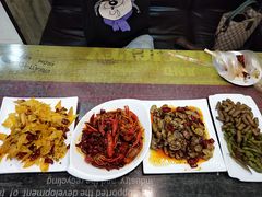 -扒虾小妹儿麻辣海鲜(宏图街店)