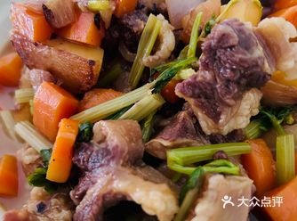 晚餐，罐焖牛腩，白饭捞汁
