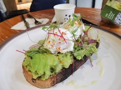 牛油果温泉蛋吐司-O'mills Sourdough Bakery&Bistro(永嘉路店)