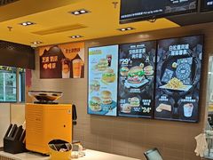 -麦当劳(轻轨曹杨路店)