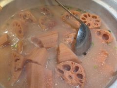 -帅巴人舅母子腊蹄民俗村