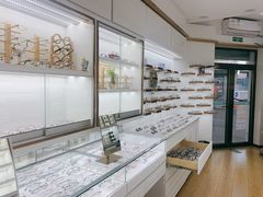 -翰佐蔡司小乐圆·依视路星趣控·暴龙眼镜折扣店