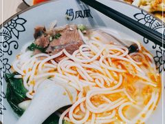 苗家红酸汤牛肉粉-俏凤凰(美林M·LIVE天地东座店)