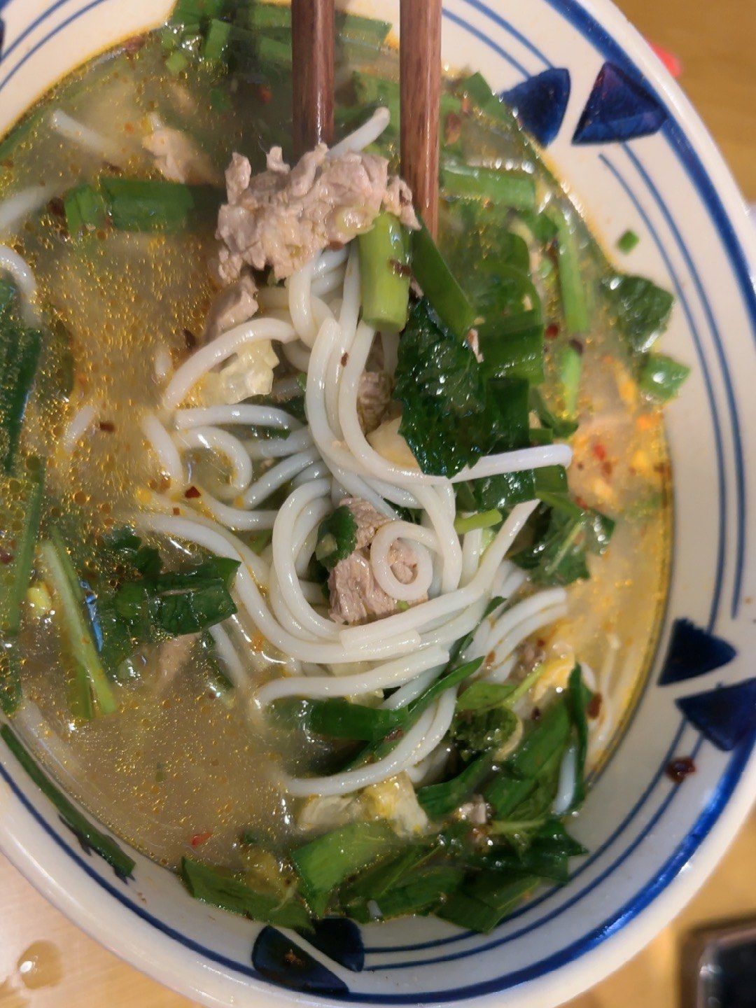 加韭菜薄荷的米线,相信云南人是懂这一口乡愁的