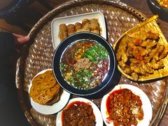 -爆炸头阿姨小四川正宗川味小吃(无任何分店)