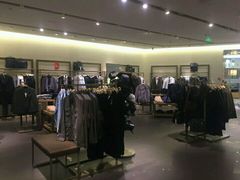 -URBAN REVIVO(高德置地广场·春广场店)