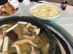 -南渝食府.墨脱石锅松茸鸡