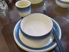 餐具摆设-喜喜酒家·纯手工点心·粤菜