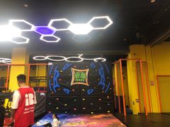 -爱蹦iBOON蹦床运动馆(江汉店)