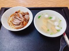 -松树干拌面店