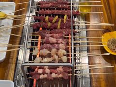 -哈尔滨小酒馆·鲜肉现穿自助烧烤(康新花园店)