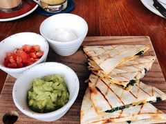 -ROAST coffee & eatery