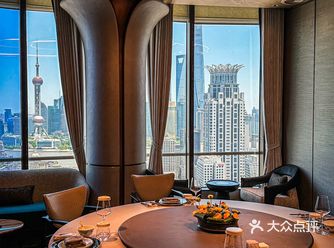 打卡望出去就是魔都三件套的餐厅