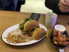 特色汉堡-HELLO 27 意面·沙拉·帕尼尼