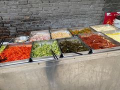 自助取餐区-三兄弟高炉烧饼