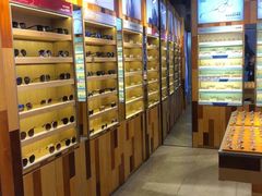 -LOOK眼镜·蔡司依视路配镜(宝山万达店)