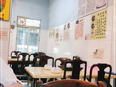 大堂-华哥新鲜猪精品美食