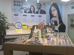 -天空之镜眼镜店蔡司依视路配镜授权零售店(望京颐堤港店)