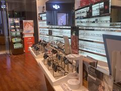-LensCrafters亮视点·OAKLEY精选(静安嘉里中心店)