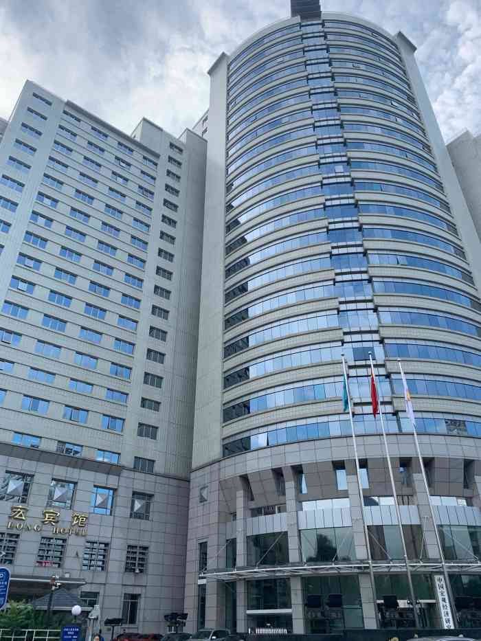 环境不错,适合临时约个人谈个事,在国宏大厦二楼,闹中取静,感觉比一
