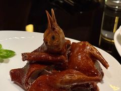 脆皮香烧乳鸽-北京四季酒店·采逸轩