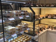 面包甜点陈列柜-红房子西菜馆(淮海中路店)