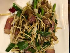 折耳根炒腊肉-鎮遠鏢局·大河關飯莊