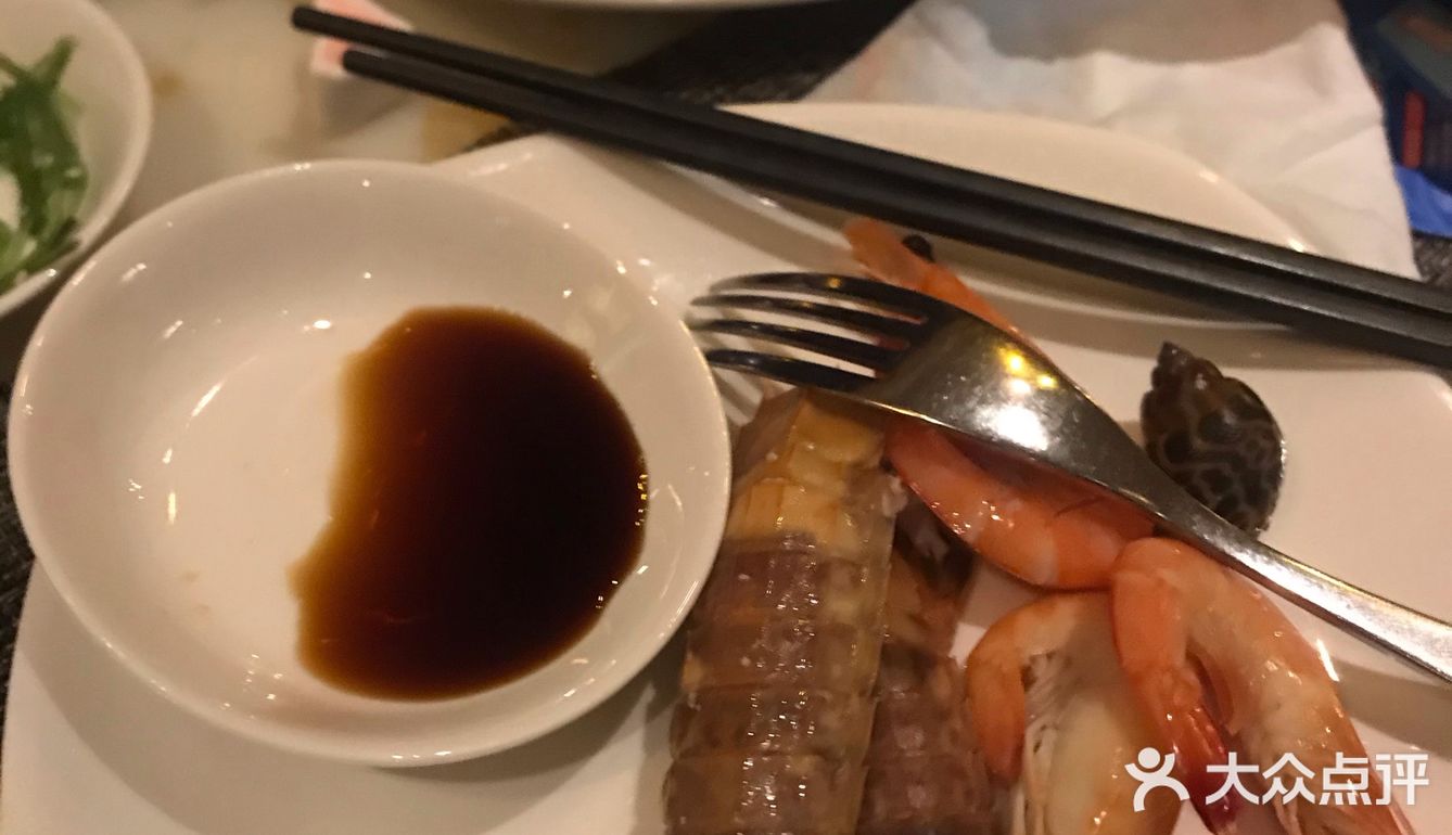 在酒店二楼 新沙路上 位置很好找