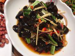 小辣椒拌木耳-老滇山寨•云南特色菜•地方菜•民族风情歌舞表演(金碧店)