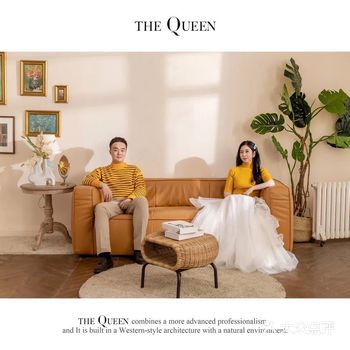 错过了会很可惜。 纯色婚纱照就像爱情一样