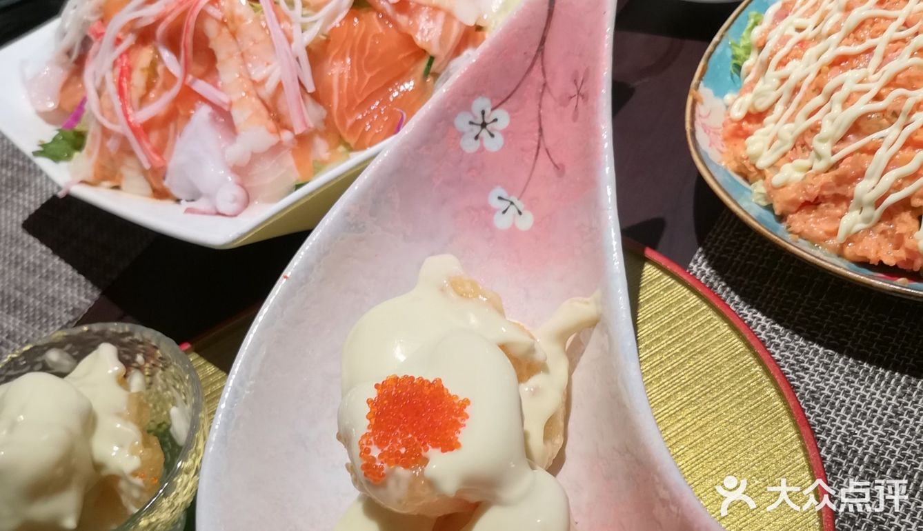 从盛食物的器皿到新鲜食材再到日料师傅的用心制作