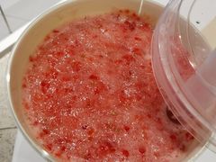 霸气冰淇淋草莓-奈雪的茶(东原悦荟店)
